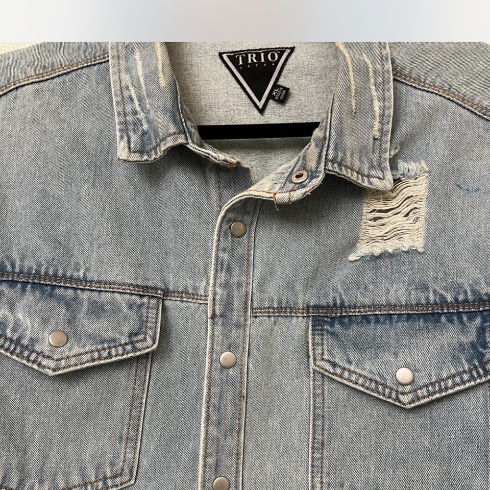 Denim Jacket with Mona Lisa Print - Picture 3 of 6